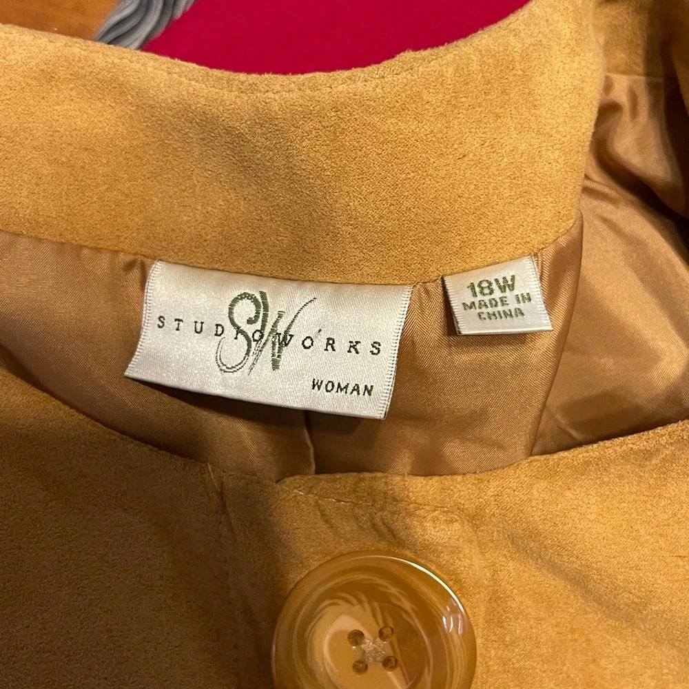 Studio Works Woman Suede Sweater/Coat with Magnetic Buttons -Size 18W - Picture 5 of 6